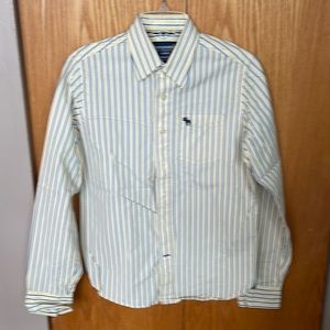 Boys abercrombie kids cotton button down shirt. Size L